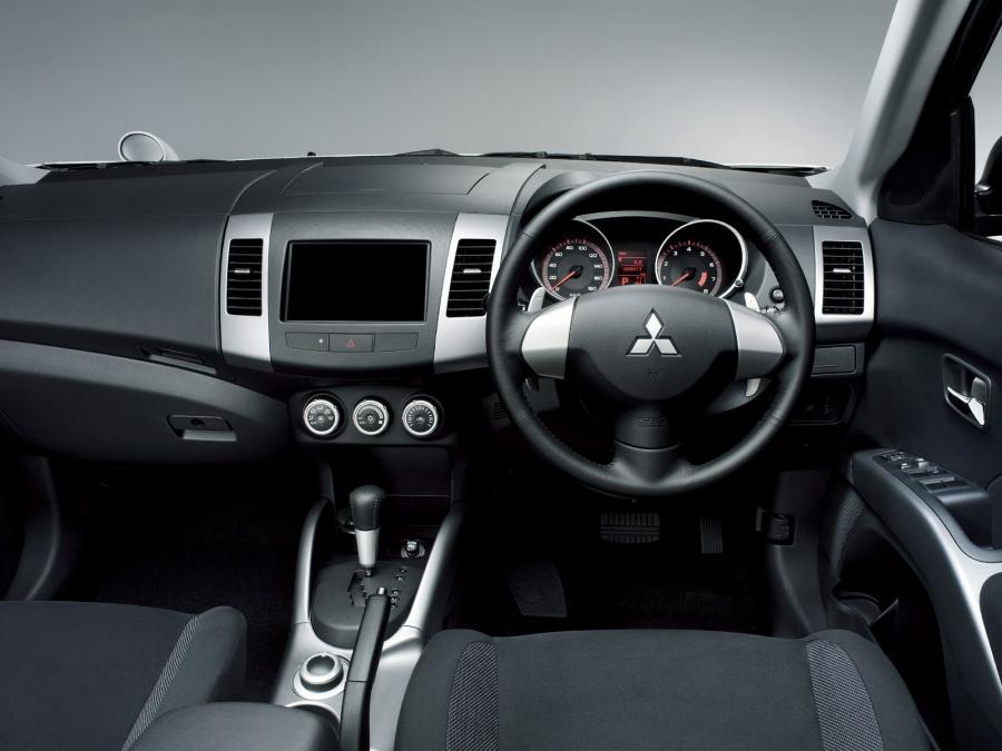  Mitsubishi Outlander 2007 года  (JP) (фото 11 из 17)